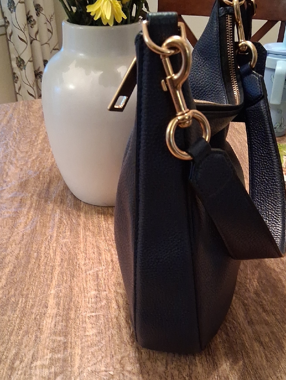 Marc Jacobs Navy Pebbled Leather Shoulder Bag with Gold Hardware - Picture 11 of 16